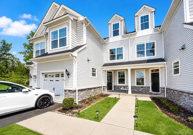 2nd image of 4 Kless Ct, Middletown, NY 10940 | MLS# 1033242