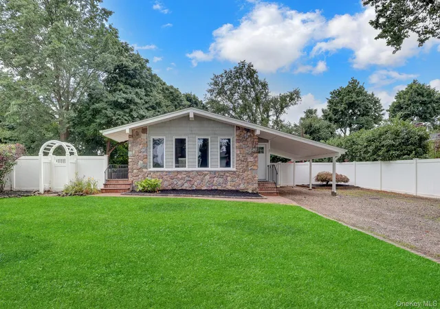 2nd image of 47 Hayrick Ln, Smithtown, NY 11725 | MLS# 1033244