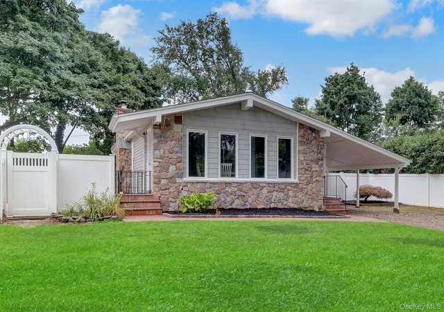 Photo 3 of Single family home for sale at 47 Hayrick Ln, Smithtown, NY 11725 | MLS# 1033244 | Listing updated on 2026-10-02