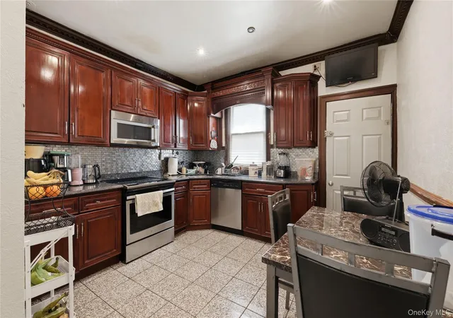 Photo 3 of Multi family home for sale at 9511 Cresskill Pl, New York, NY 11435 | MLS# 1033276 | Listing updated on 2026-08-09