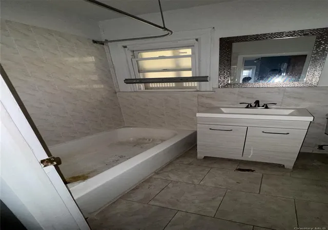 5th image of 3019 Mickle Ave, New York, NY 10469 | MLS# 1033278