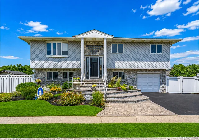 1st image of 14 Wellbrock St, Babylon, NY 11757 | MLS# 1033285