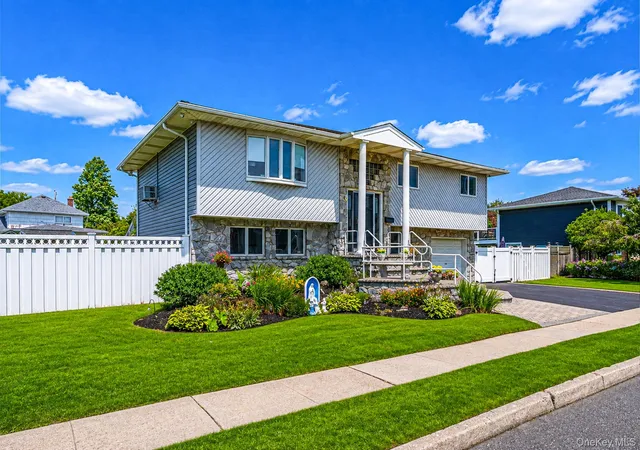2nd image of 14 Wellbrock St, Babylon, NY 11757 | MLS# 1033285