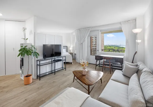 Photo 2 of Condo for sale at 5900 Arlington Ave #10R, New York, NY 10471 | MLS# 1033300 | Listing updated on 2026-08-16