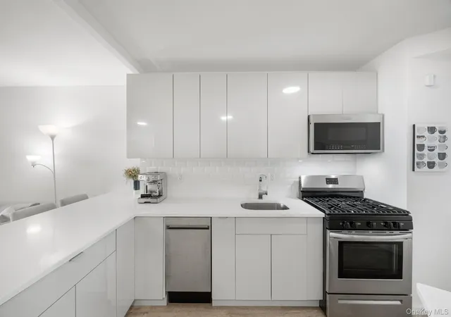 Photo 4 of House for sale at 5900 Arlington Ave #10R, New York, NY 10471 | MLS# 1033300 | Listing updated on 2026-09-25