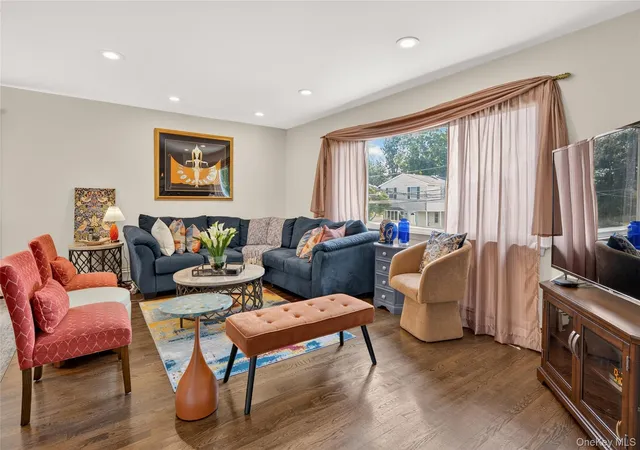 Photo 3 of Sale Pending at 15 1st Avenue, Oyster Bay, NY 11709 | MLS# 1033307 | Listing updated on 2026-09-04