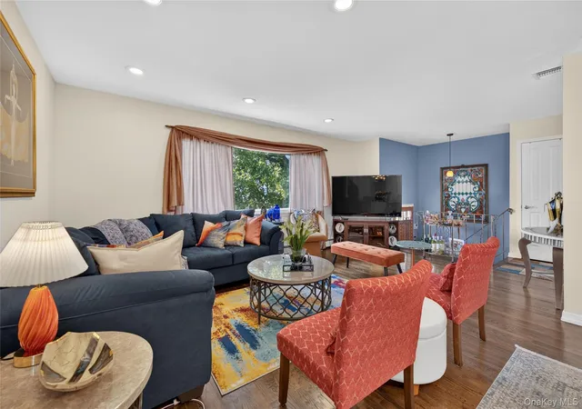 Photo 4 of Sale Pending at 15 1st Avenue, Oyster Bay, NY 11709 | MLS# 1033307 | Listing updated on 2026-09-04