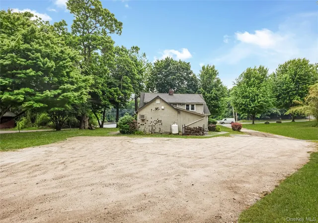 Photo 3 of Single family home for sale at 645 Middle Country Rd, Brookhaven, NY 11953 | MLS# 1033309 | Listing updated on 2026-08-01