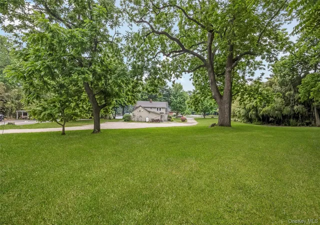 Photo 3 of Single family home for sale at 645 Middle Country Rd, Brookhaven, NY 11953 | MLS# 1033309 | Listing updated on 2026-08-01