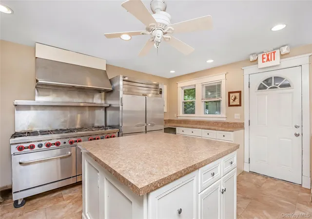 Photo 4 of Single family home for sale at 645 Middle Country Rd, Brookhaven, NY 11953 | MLS# 1033309 | Listing updated on 2026-08-01