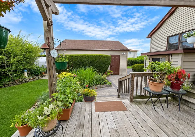 29th image of 823 5th St, West Babylon, NY 11704 | MLS# 1033328