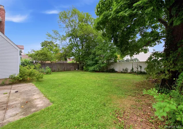 24th image of 210 Greenlawn Ter, Babylon, NY 11726 | MLS# 1033347