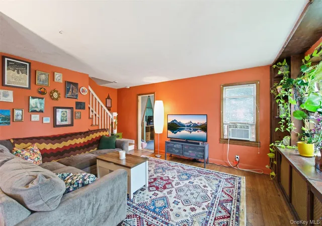 3rd image of 210 Greenlawn Ter, Babylon, NY 11726 | MLS# 1033347