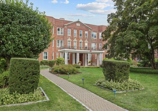 Listing Photo 2 - Condo for sale in building located at 101 Old Mamaroneck Rd, White Plains, NY 10605 - Unit #3C7