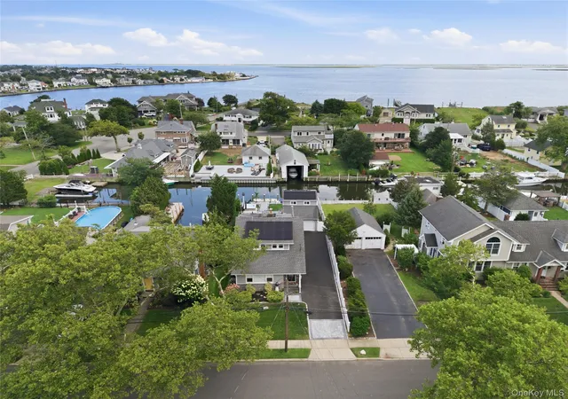1st image of 12 S Bay Ave, Babylon, NY 11701 | MLS# 1033369