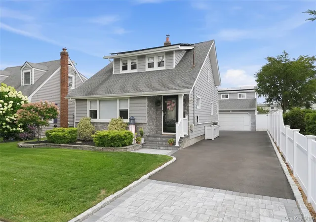 3rd image of 12 S Bay Ave, Babylon, NY 11701 | MLS# 1033369