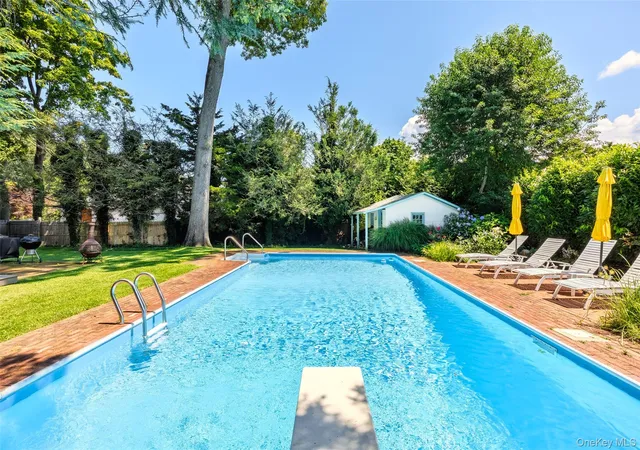 Photo 4 of Sale Pending at 84 Oak St, Huntington, NY 11768 | MLS# 1033372 | Listing updated on 2026-08-14