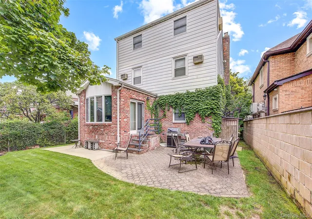 Photo 3 of Single family home for sale at 75 12 174th Street, New York, NY 11366 | MLS# 1033389 | Listing updated on 2026-08-11