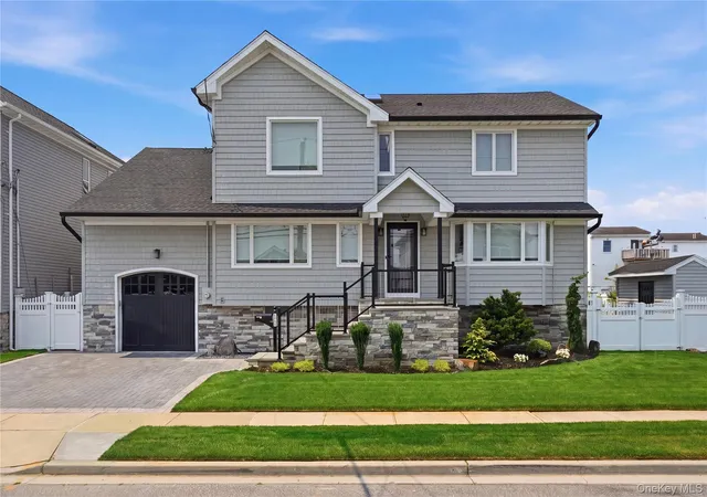 1st image of 905 S 6th St, Babylon, NY 11757 | MLS# 1033421