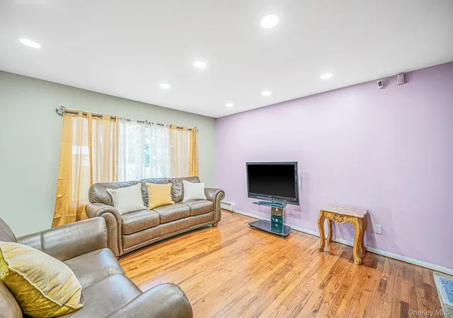 Photo 2 of Single family home for sale at 4 Hedda Rd, Brookhaven, NY 11776 | MLS# 1033432 | Listing updated on 2026-10-08