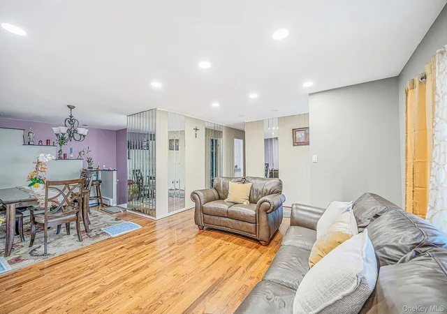 Photo 3 of Single family home for sale at 4 Hedda Rd, Brookhaven, NY 11776 | MLS# 1033432 | Listing updated on 2026-10-08