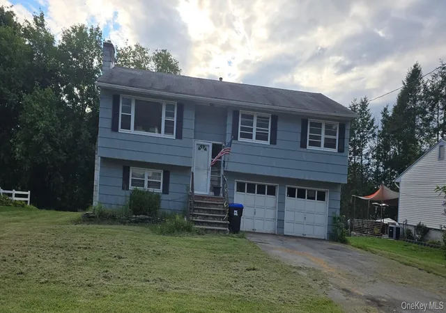 2nd image of 14 Bellmore Dr, Poughkeepsie, NY 12603 | MLS# 1033444