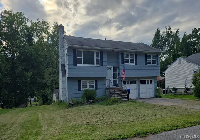 3rd image of 14 Bellmore Dr, Poughkeepsie, NY 12603 | MLS# 1033444