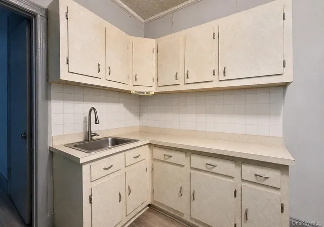 Listing Photo 4 - Condo for sale in building located at 236 Schaefer St, New York, NY 11207