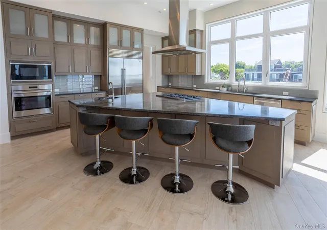 Photo 3 of Mansion for sale at 16 Cricket Path, Southampton, NY 11960 | MLS# 1033478 | Listing updated on 2026-09-04