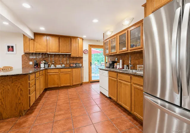 Photo 3 of Single family home for sale at 8 Virginia Dr, Brookhaven, NY 11763 | MLS# 1033489 | Listing updated on 2026-10-07
