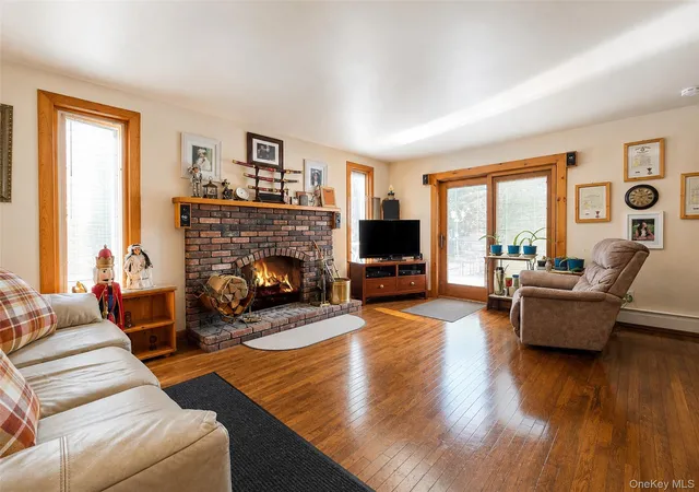 Photo 3 of Single family home for sale at 8 Virginia Dr, Brookhaven, NY 11763 | MLS# 1033489 | Listing updated on 2026-10-07
