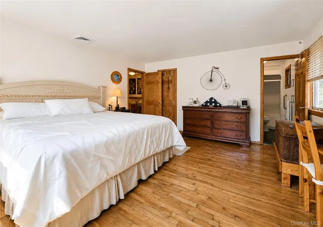Photo 4 of Single family home for sale at 8 Virginia Dr, Brookhaven, NY 11763 | MLS# 1033489 | Listing updated on 2026-10-07
