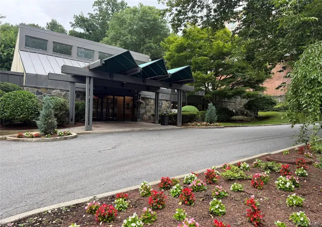Photo 1 of Sale Pending at 2 Fountain Ln #1-M, Greenburgh, NY 10583 | MLS# 1033493 | Listing updated on 2026-09-04