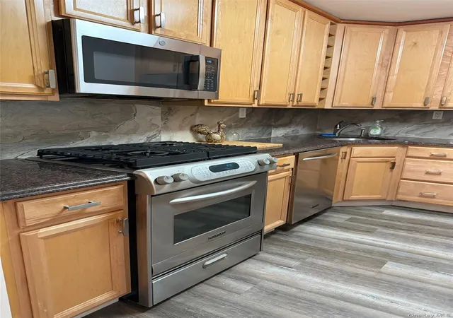 Photo 3 of Sale Pending at 2 Fountain Ln #1-M, Greenburgh, NY 10583 | MLS# 1033493 | Listing updated on 2026-09-04
