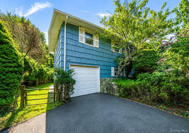 Photo 2 of Sale Pending at 8 Dartmouth Rd, Brookhaven, NY 11786 | MLS# 1033504 | Listing updated on 2026-08-26