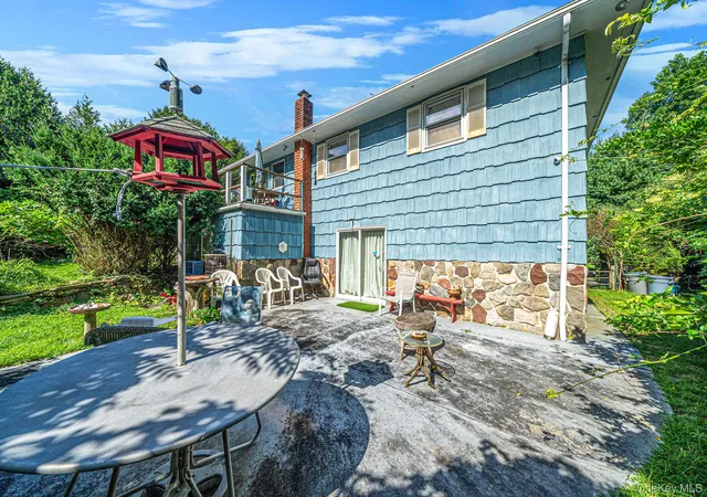 Photo 3 of Sale Pending at 8 Dartmouth Rd, Brookhaven, NY 11786 | MLS# 1033504 | Listing updated on 2026-08-26