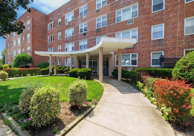 2nd image of 100 S Ocean Ave #4U, Hempstead, NY 11520 | MLS# 1033541