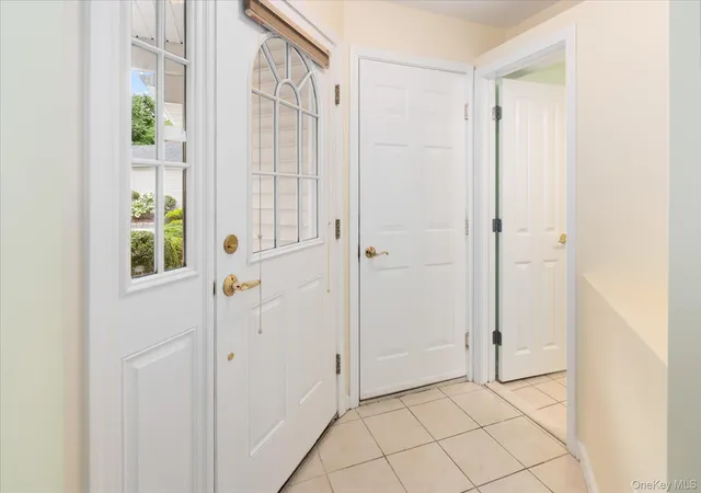 Listing Photo 5 - Condo for sale in building located at 414 Highridge Ct, Peekskill, NY 10566