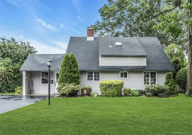Photo 1 of Sale Pending at 17 Giant Ln, Hempstead, NY 11756 | MLS# 1033544 | Listing updated on 2026-08-20