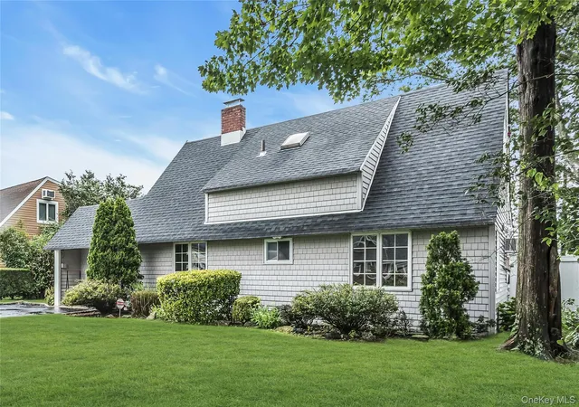 Photo 2 of Sale Pending at 17 Giant Ln, Hempstead, NY 11756 | MLS# 1033544 | Listing updated on 2026-08-20