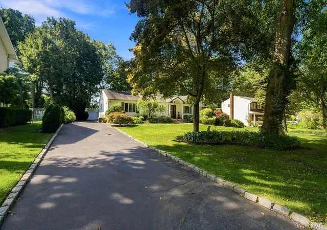 2nd image of 22 Gemini Ln, Smithtown, NY 11767 | MLS# 1033550