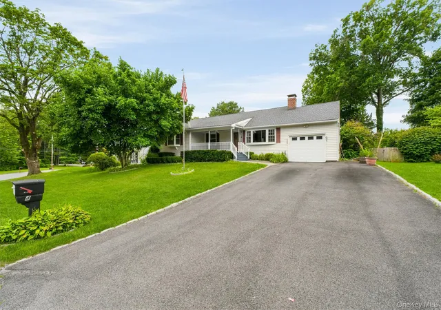 2nd image of 4 Broadview Rd, Poughkeepsie, NY 12603 | MLS# 1033564