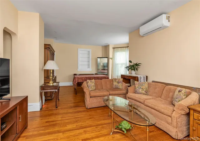 Photo 3 of Sale Pending at 7 Brown St, Oyster Bay, NY 11579 | MLS# 1033587 | Listing updated on 2026-10-01
