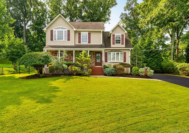 Photo 1 of Single family home for sale at 17 Nanuet Ave, Clarkstown, NY 10954 | MLS# 1033590 | Listing updated on 2026-10-07