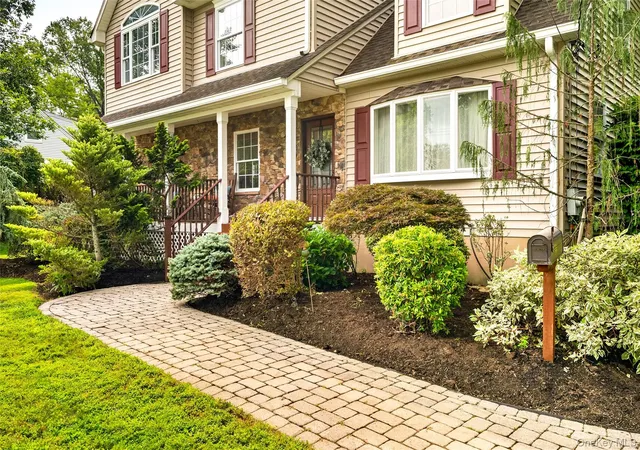 Photo 3 of Single family home for sale at 17 Nanuet Ave, Clarkstown, NY 10954 | MLS# 1033590 | Listing updated on 2026-10-07