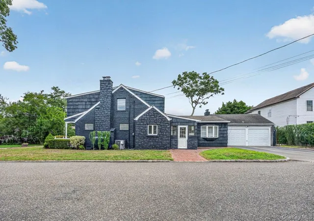 Photo 1 of Single family home for sale at 60 Lake Shore Dr, Brookhaven, NY 11772 | MLS# 1033592 | Listing updated on 2026-08-08