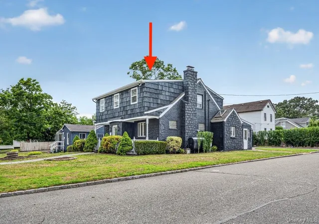Photo 2 of Single family home for sale at 60 Lake Shore Dr, Brookhaven, NY 11772 | MLS# 1033592 | Listing updated on 2026-08-08