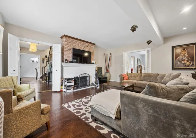 Photo 3 of Single family home for sale at 3011 Murray St, New York, NY 11354 | MLS# 1033593 | Listing updated on 2026-09-04