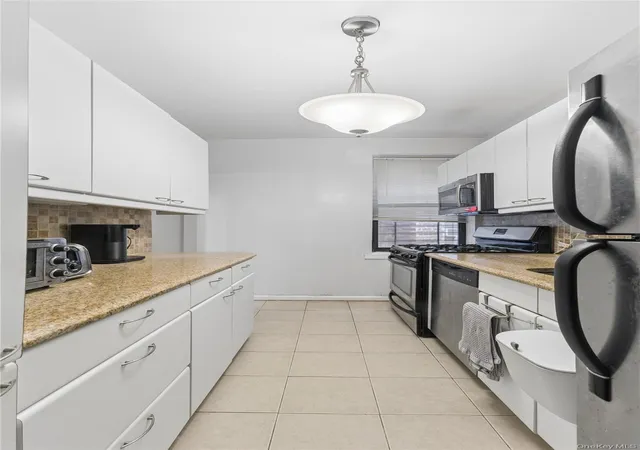 Photo 3 of Condo for sale at 123 35 82 Road #5M, New York, NY 11415 | MLS# 1033603 | Listing updated on 2026-08-29
