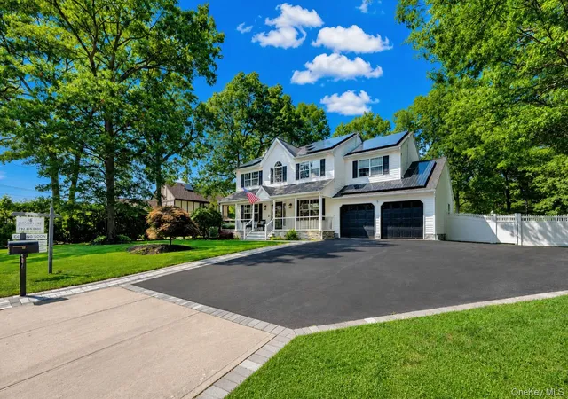 Photo 3 of Single family home for sale at 11 Oliver St, Brookhaven, NY 11776 | MLS# 1033611 | Listing updated on 2026-08-27